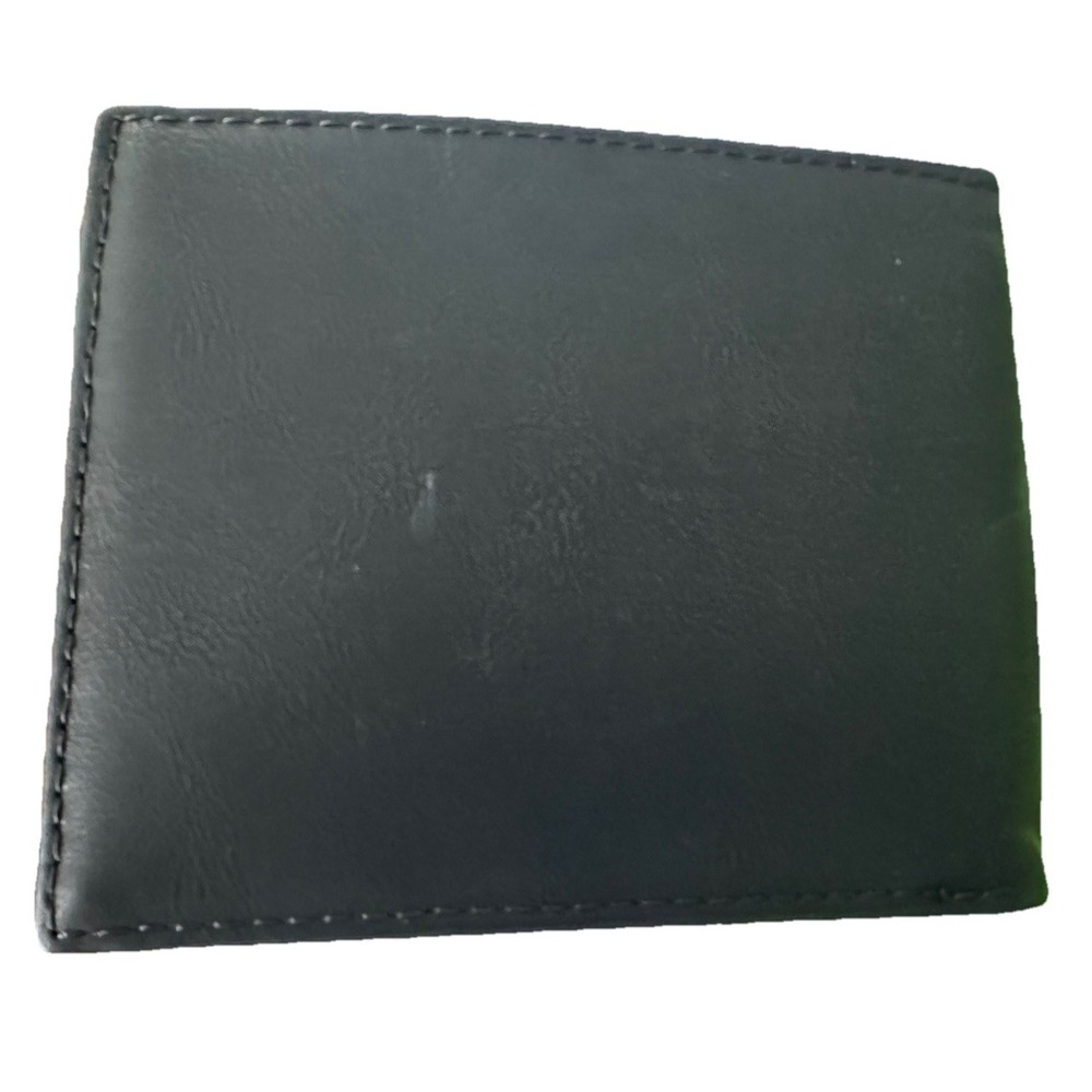 DC Shoes Men's Leather Bifold Wallet New - Picture 2 of 8